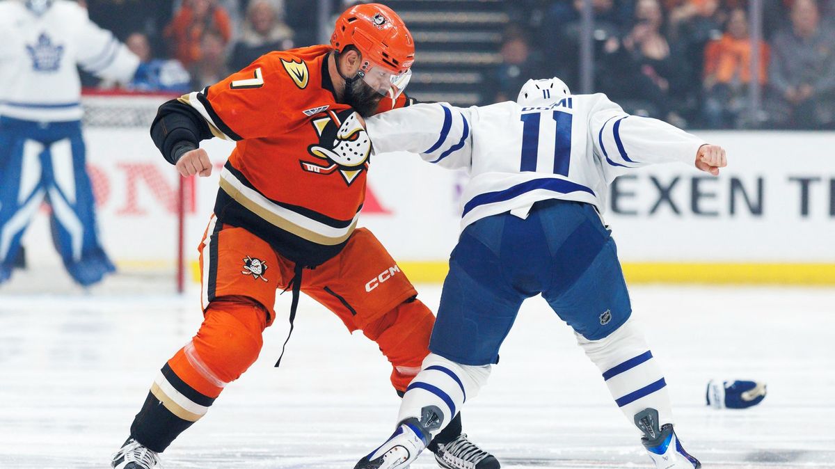 Zraněný Gudas si šel pro nakládačku. Toronto prahlo po pomstě a nahánělo českého kapitána